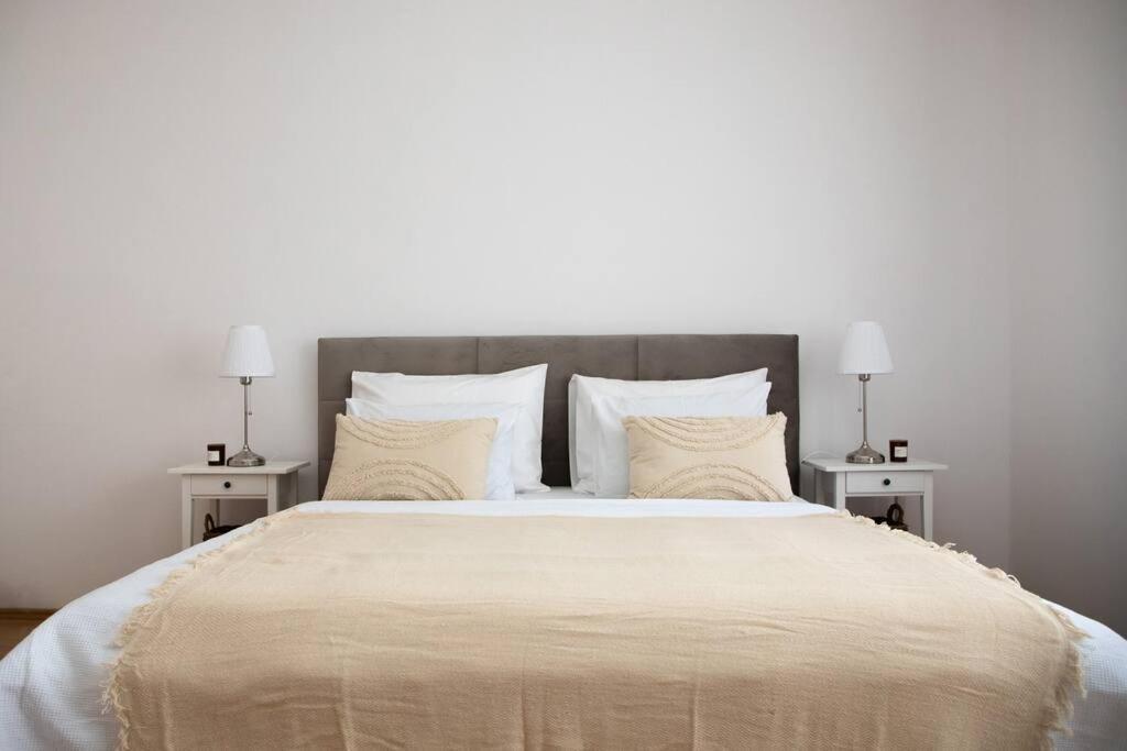 Brand New City Center Apartment Nostalgija سبليت المظهر الخارجي الصورة